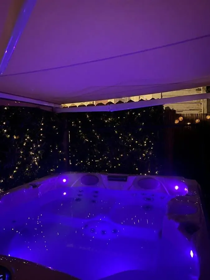 Dinbnb Homes I #1 Bnb In Bergen I Jacuzzi & Parking & Location